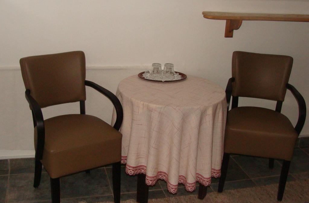 Andras Nadfedeles Vendeghaz Hotell Tihany Rum bild